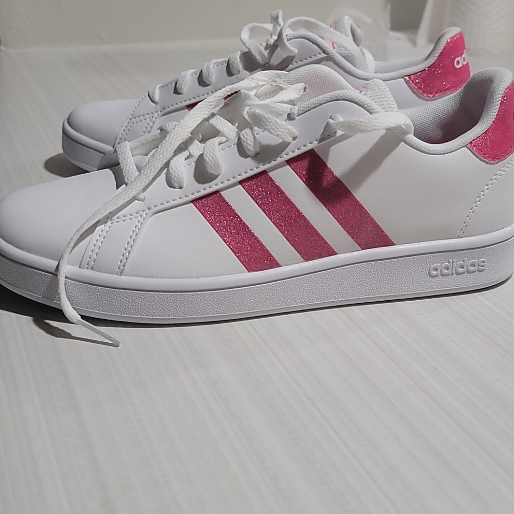 Adidas - Picture 3 of 5